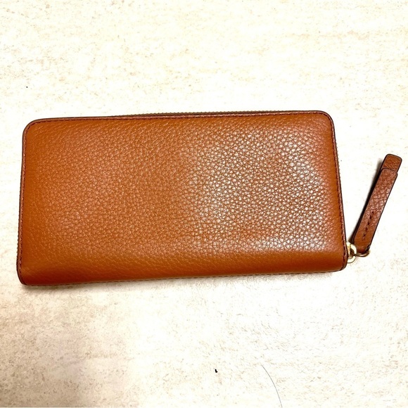 Marc Jacobs Large pebbled leather Smoked Almond Continental Zip Around Wallet - Picture 5 of 11